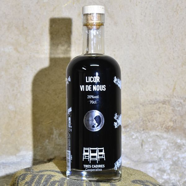 Licor de vi de nous