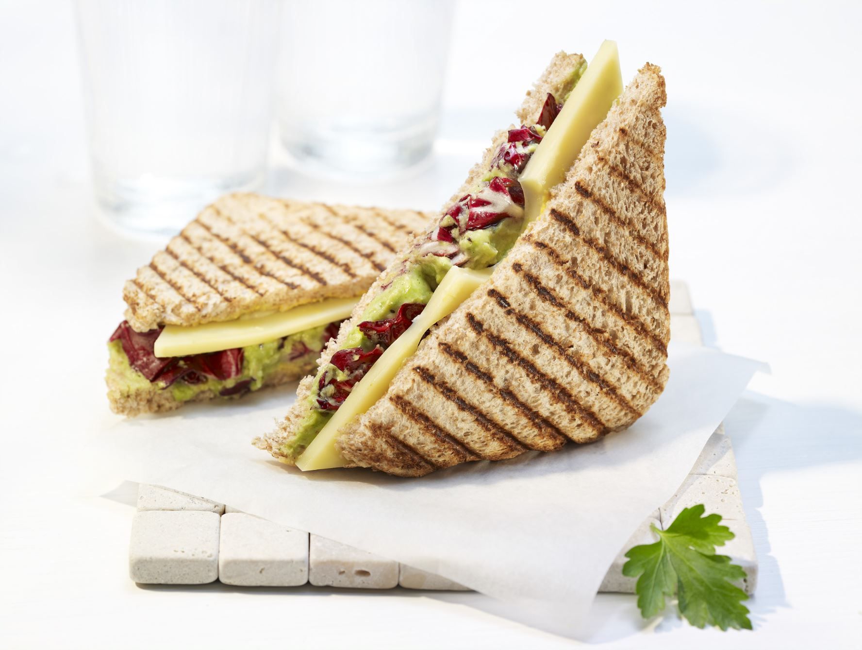 Sandvitx d'alvocat amb Emmentaler AOP