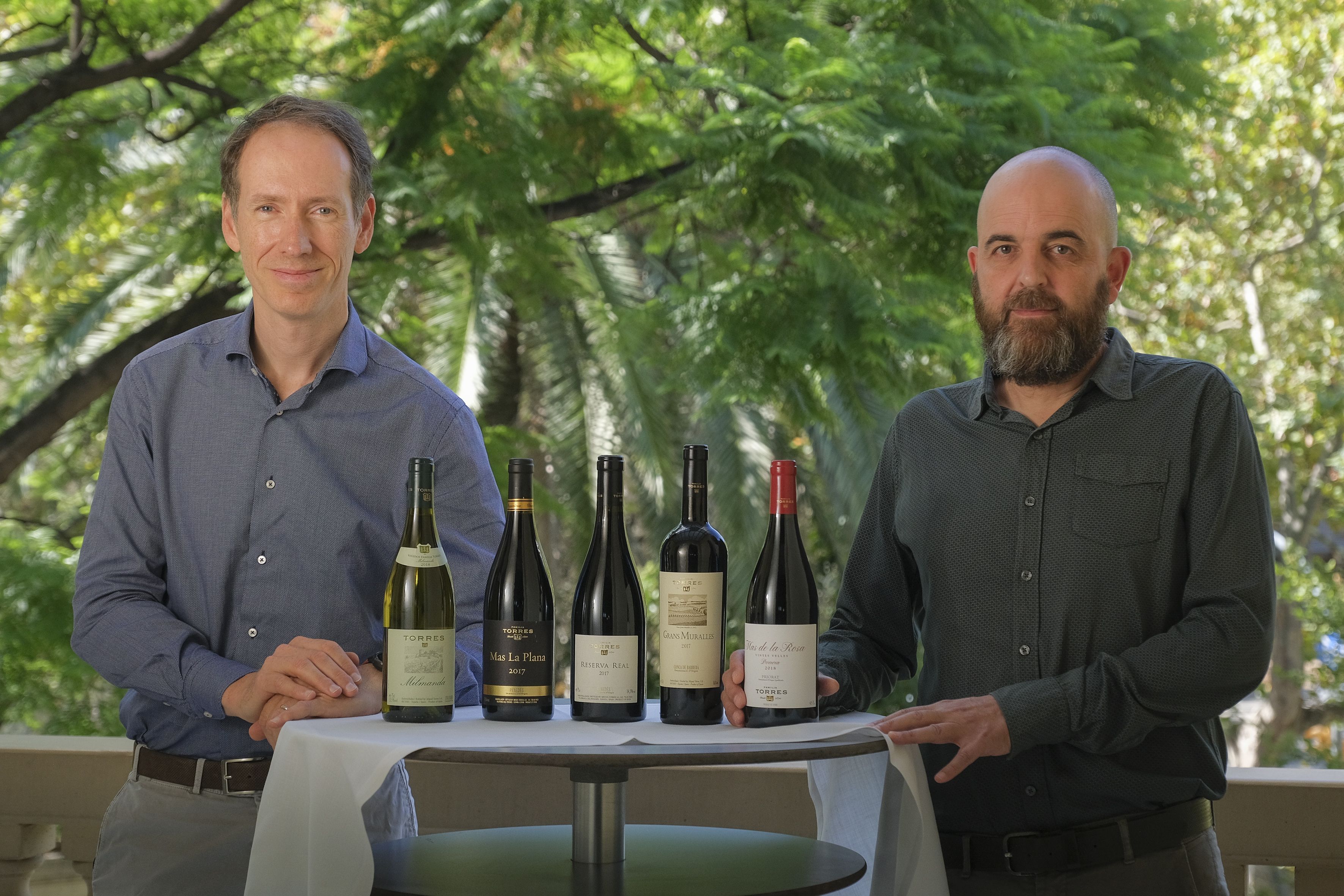Miquel Torres i Josep Sabarich durant la presentacio dels vins de la gamma ‘Antologia’