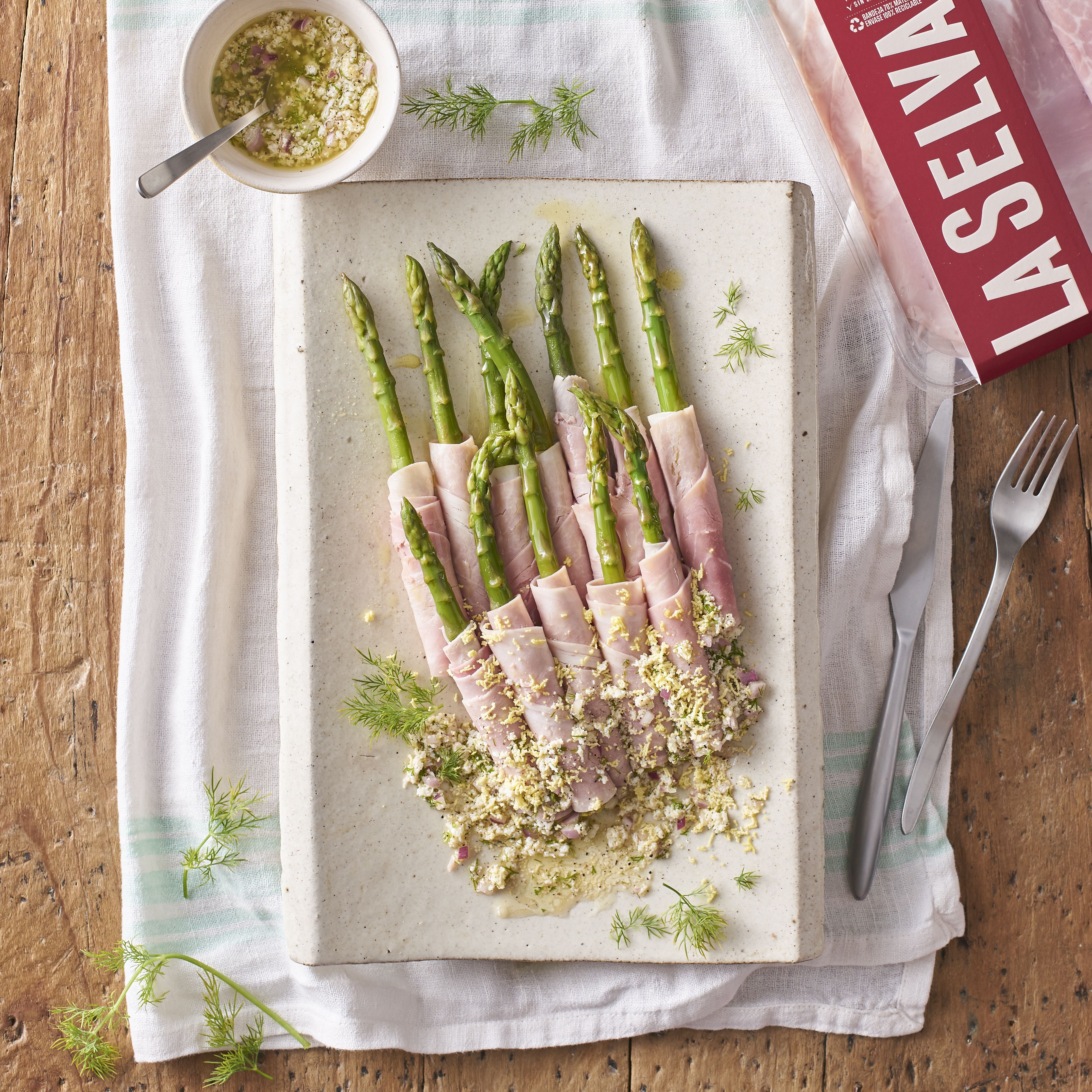 Espàrrecs amb pernil