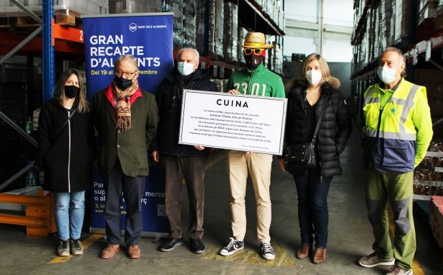 Lliurament del taló al Banc dels Aliments. D’esquerra a dreta: Imma Sierra, Paco Cerdà, Antonio Fo, Sr. Postu, Núria Balagué i Joaquim Nogués