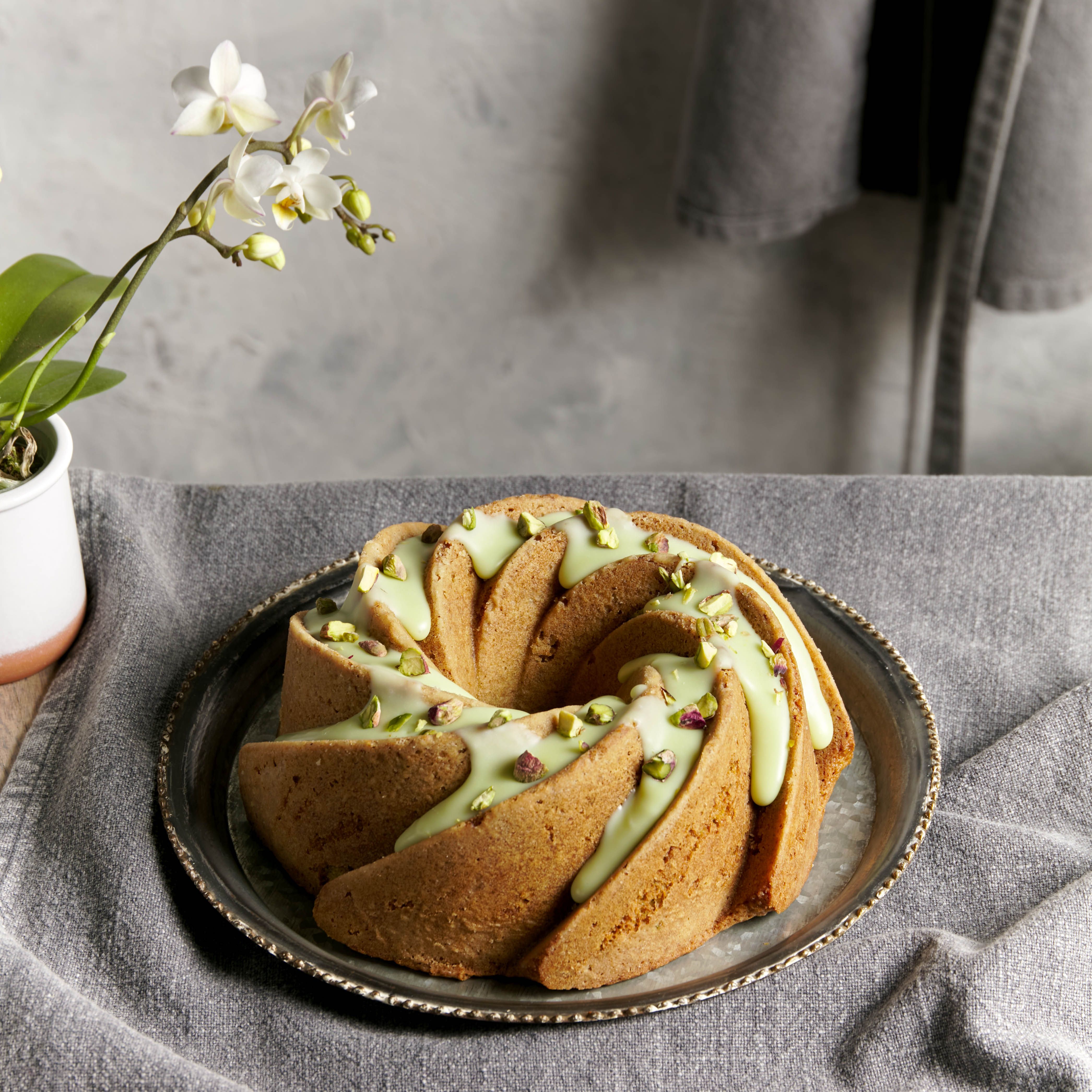 'Bundt cake' de festucs i xocolata blanca