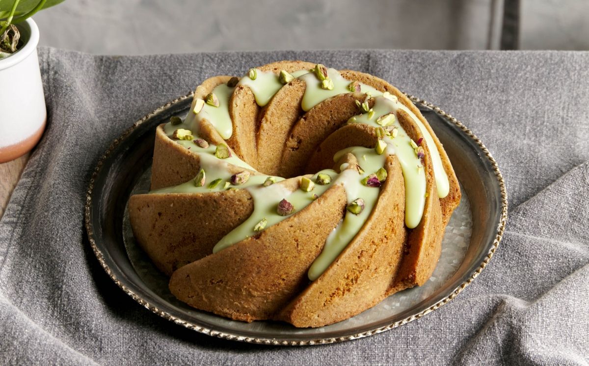 'Bundt cake' de festucs i xocolata blanca