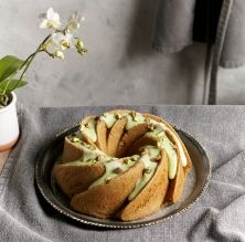 'Bundt cake' de festucs i xocolata blanca