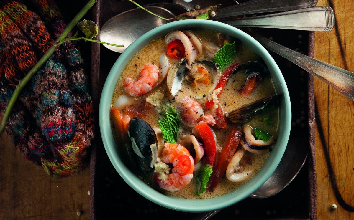 Sopa de marisc amb llet de coco