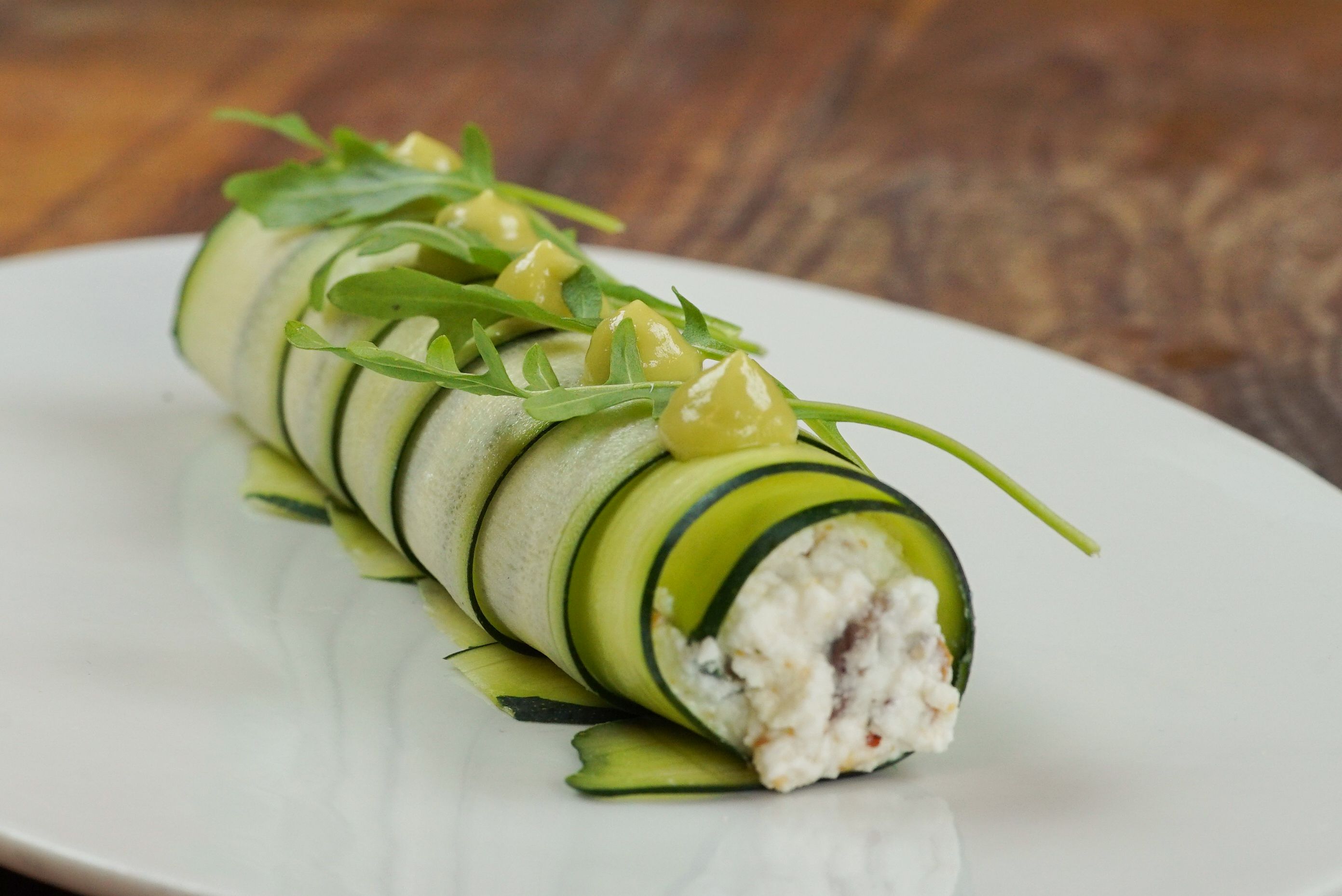 Caneló de carbassó amb anxoves i mató