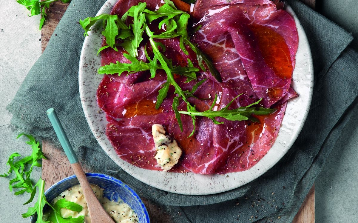 Carpaccio de vedella amb salsa tàrtara