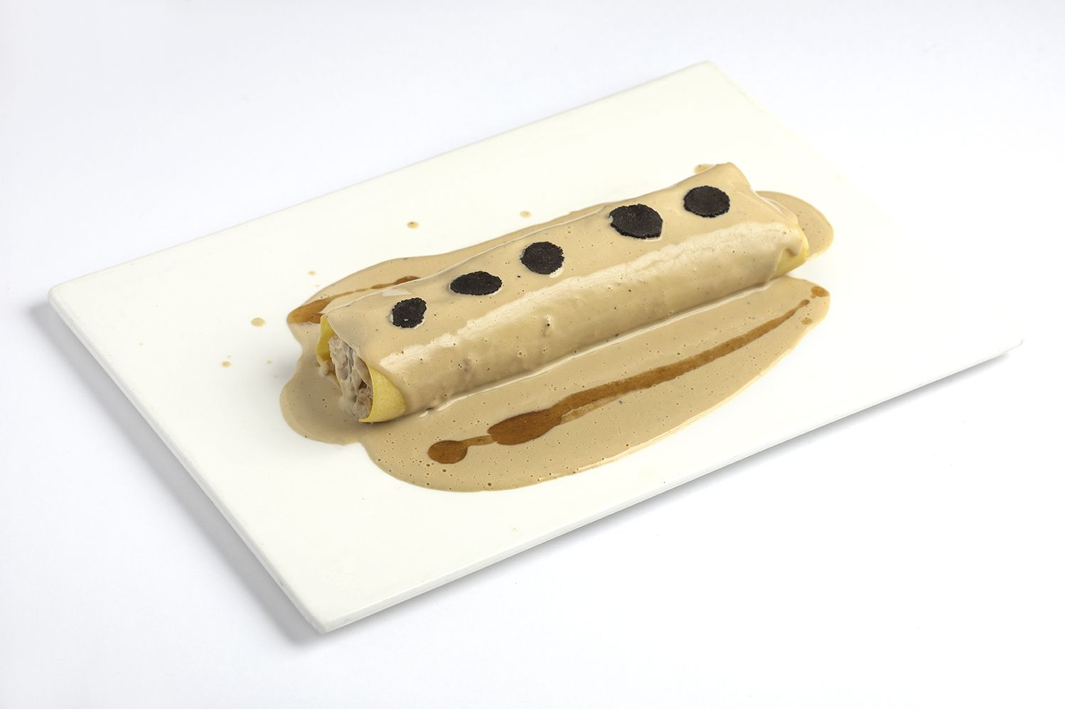 Canelón de pollo con cremoso de 'foie' y trufa