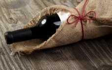 botella vino envuelta