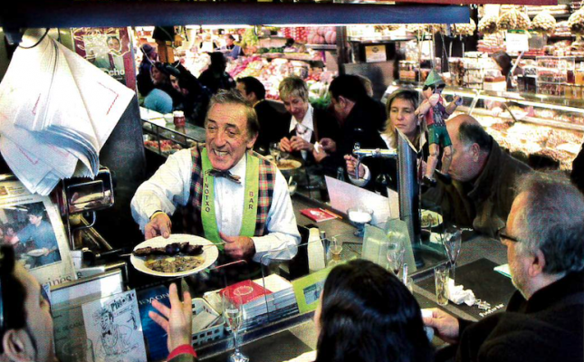 La barra del Pinotxo sempre era plena de gom a gom