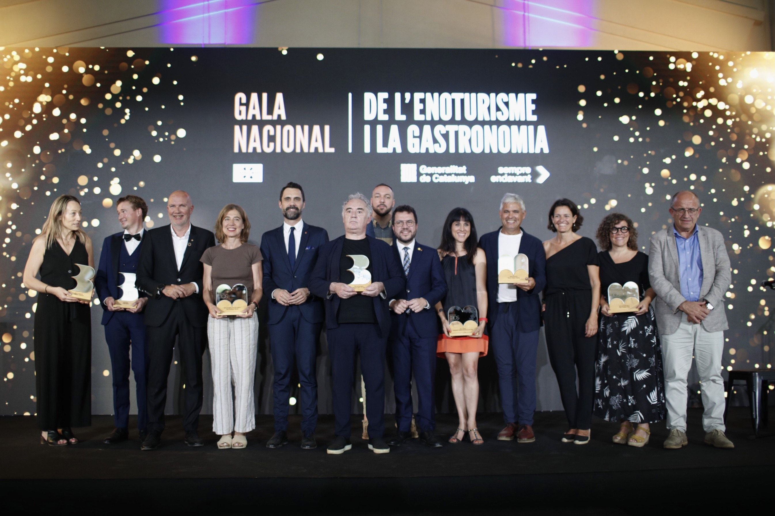 Foto de família a la Gala Nacional d'Enoturisme i Gastronomia