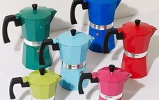 La clásica cafetera en seis colores