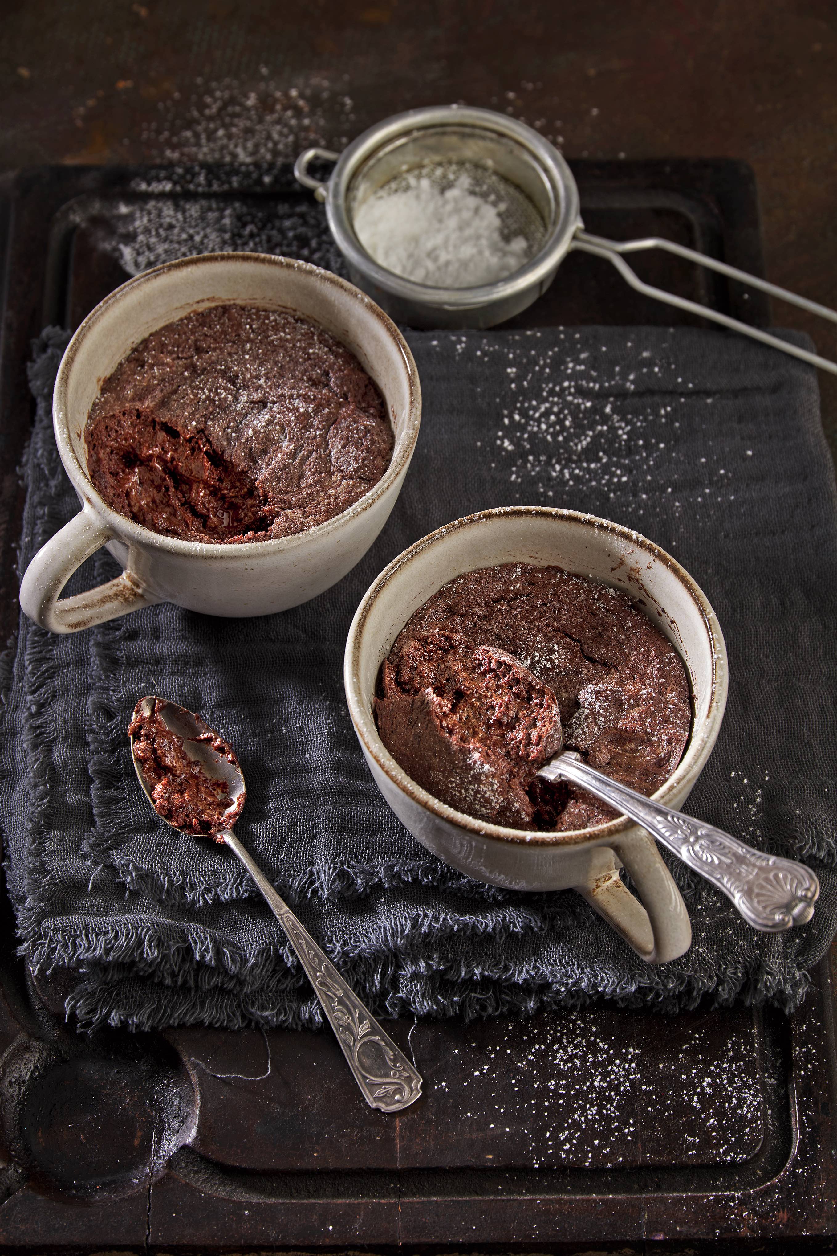 Pastís calent de xocolata i garrofa