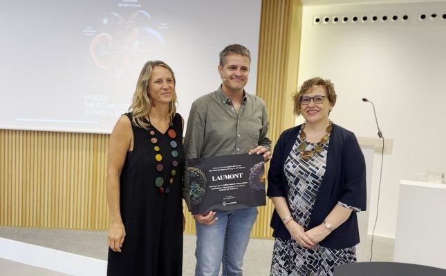 Jordi Serentill, CEO de Laumont, amb el premi Mercabarna Innova