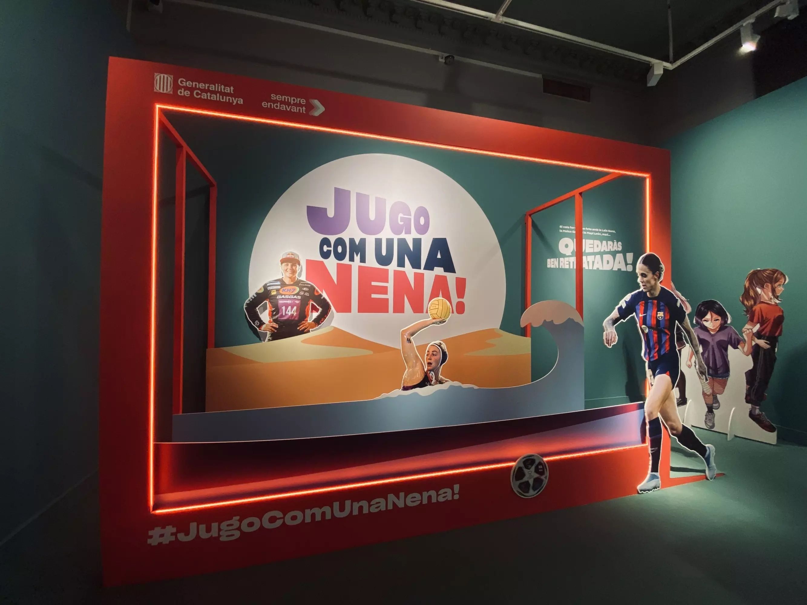 Interior de l'exposició 'Jugo com una nena!' al Palau Robert