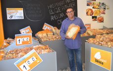 Francesc Altarriba en la tienda Espacio Rebana