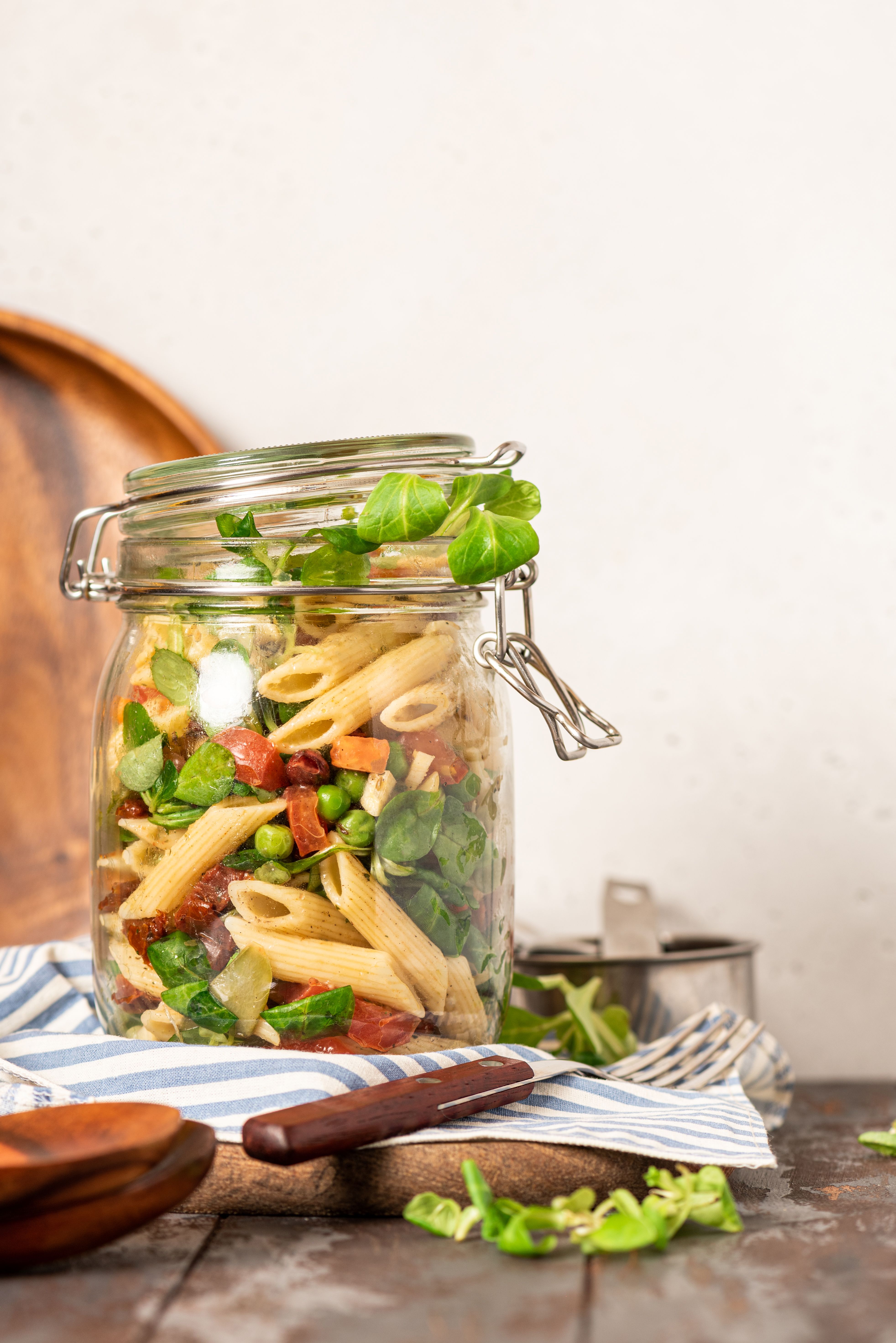 Amanida de macarrons i verdures de primavera