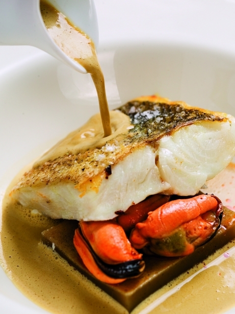 Merluza con crema de mejillones