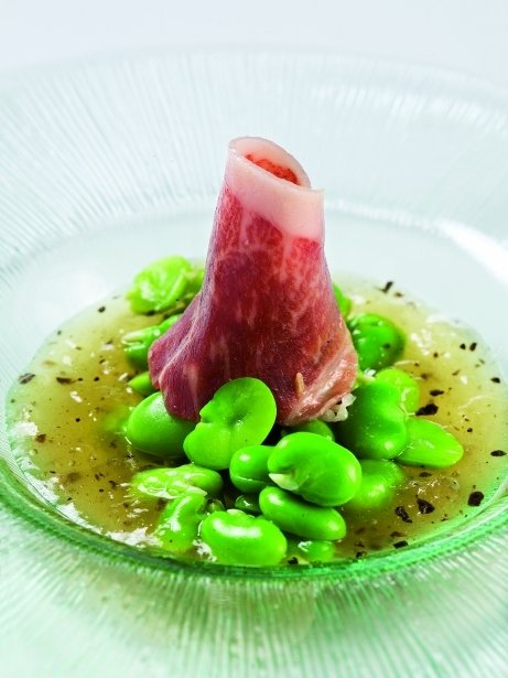 Licuado de verduras con habitas y gelé de trufa