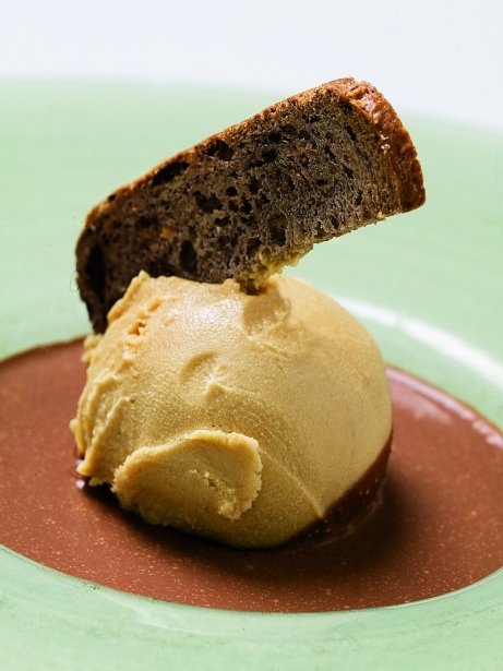 Sopa de chocolate y helado de especias