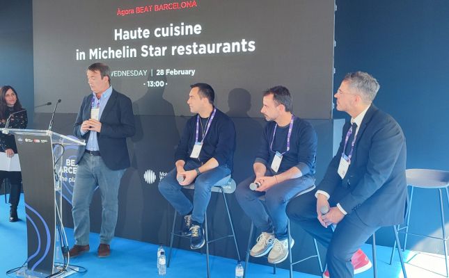 Asseguts, Paolo Casagrande, Eduard Xatruch i Pablo Sacerdotte