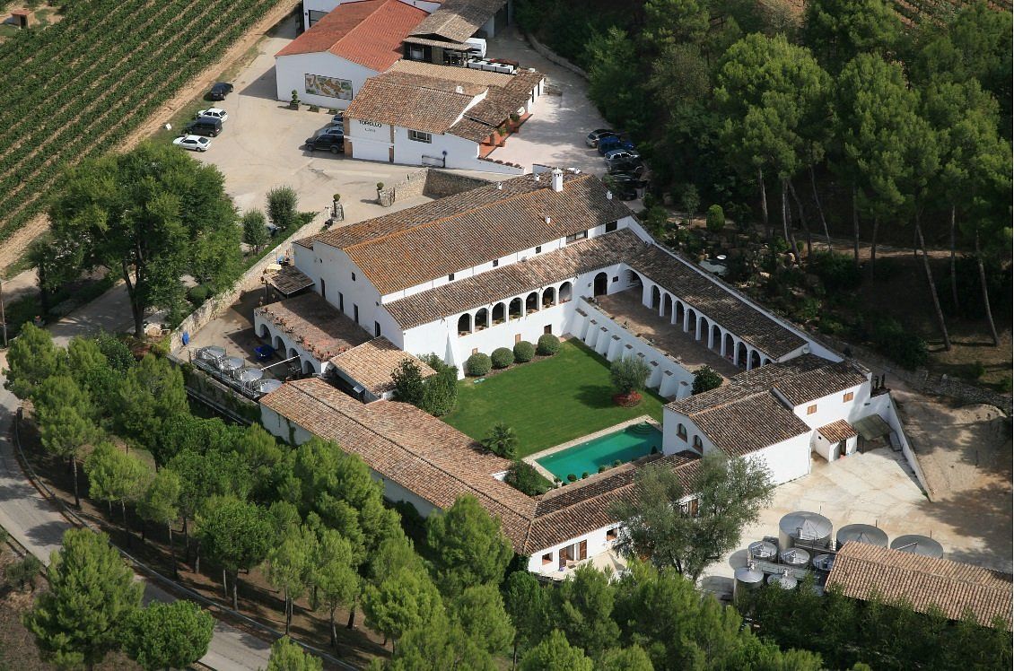 Imatge aèria del celler de Torelló Viticultors