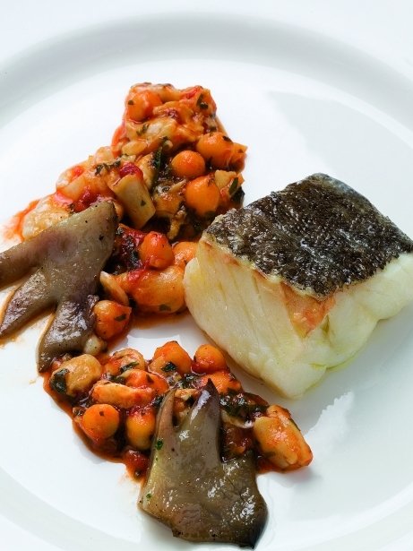 Bacalao con 'suquet' de tripa y garbanzos