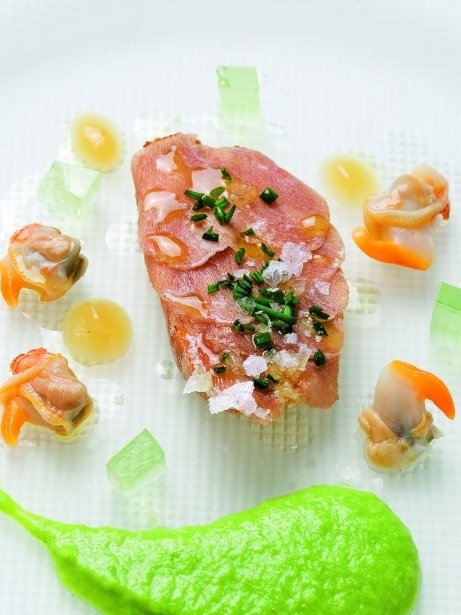 Carpaccio de ventresca de tonyina amb espàrrecs