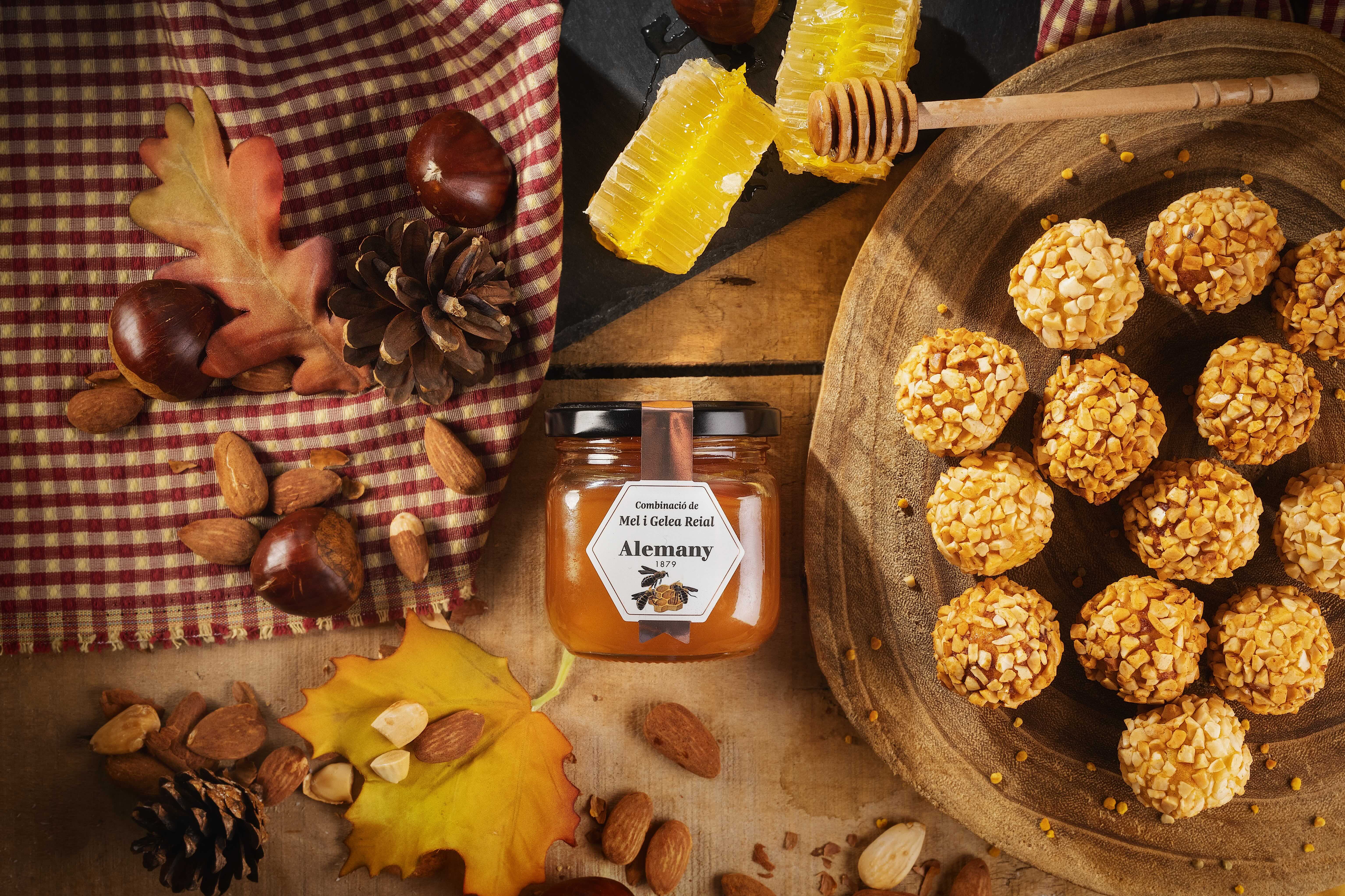 Panellets d'ametlla amb mel de gelea reial