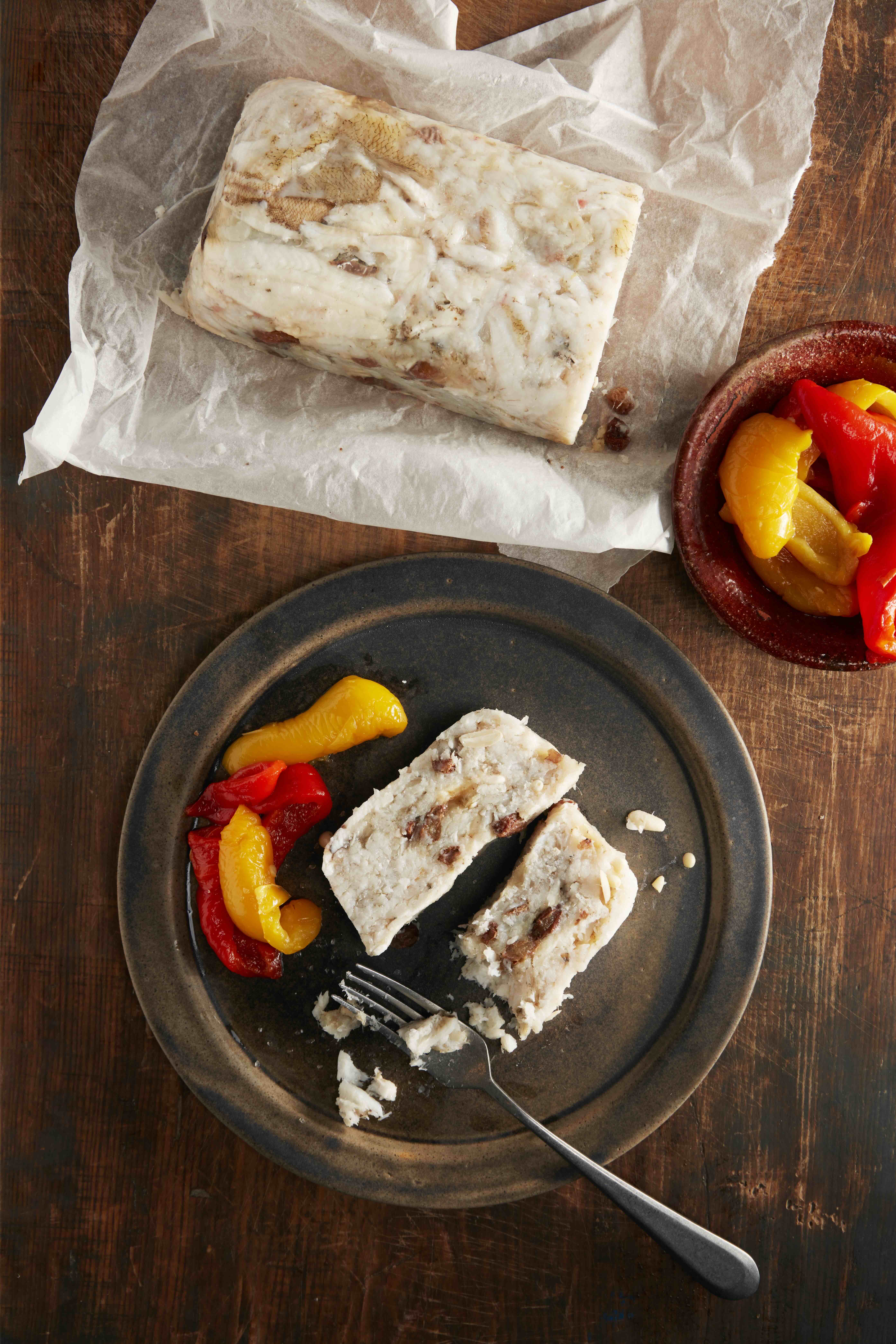 Terrina de morralla, panses i pinyons