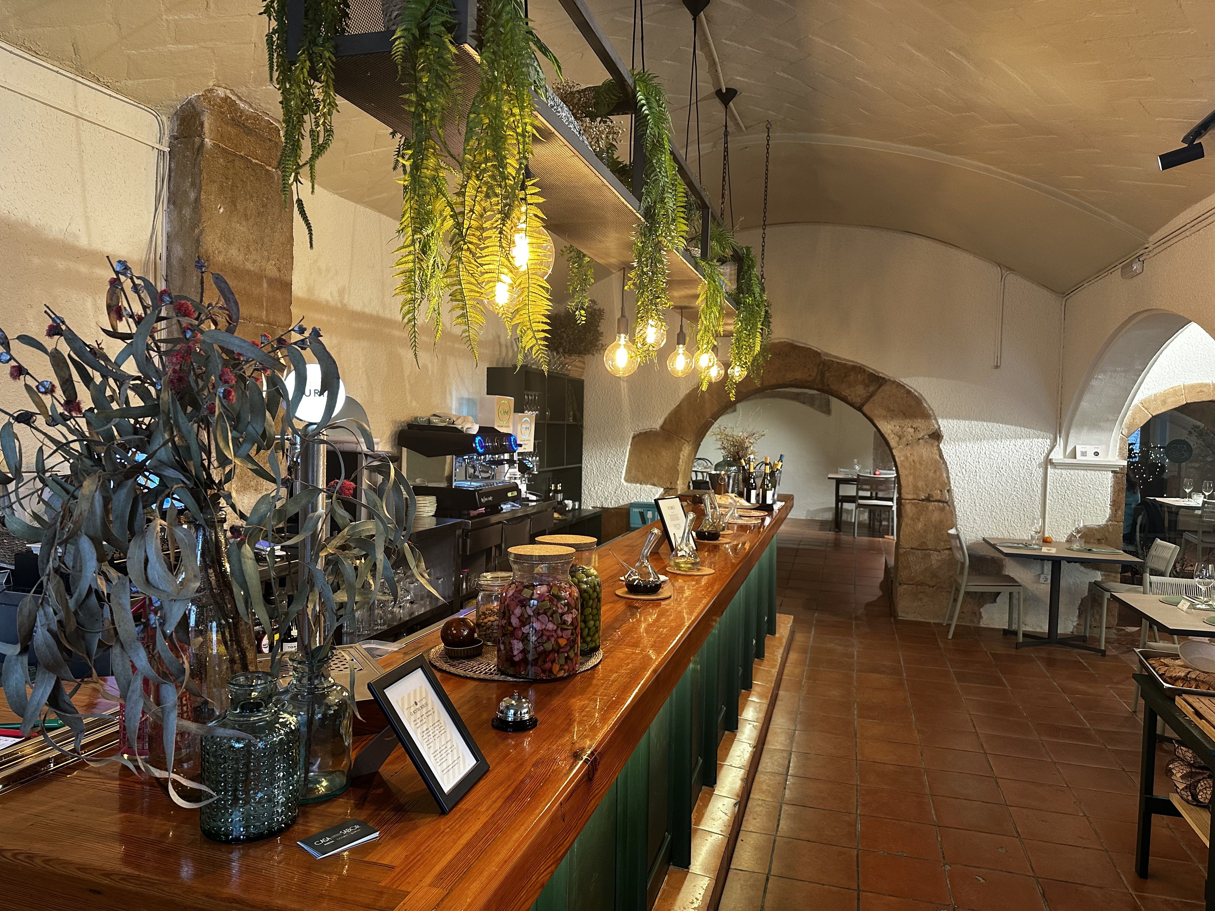 La sala de l'Habitual, en un antic molí paperer de Gelida