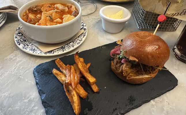 Brioix de 'pulled pork' i callos