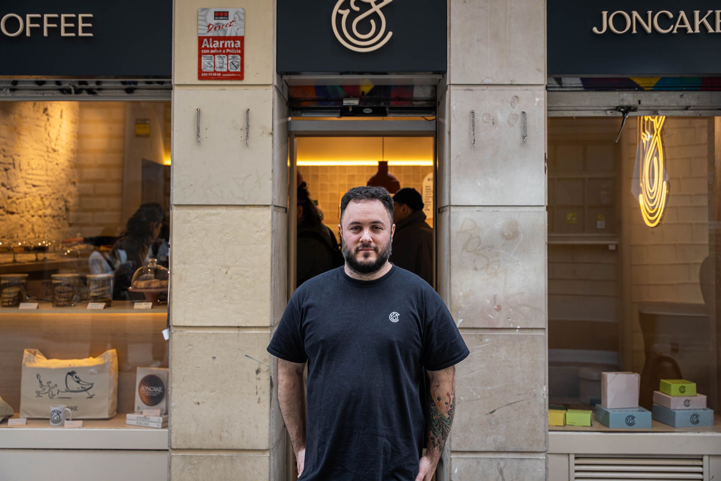 Jon García al local Jon Cake & Coffee