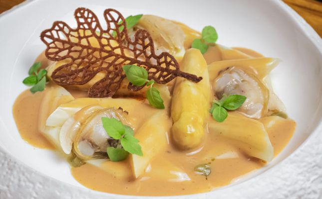Plat amb espàrrec de Navarra de By Solà