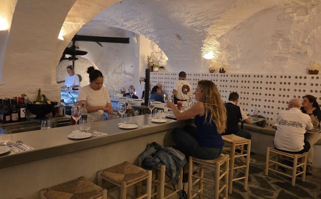 El local ocupa l'espai d'un antic molí d'oli