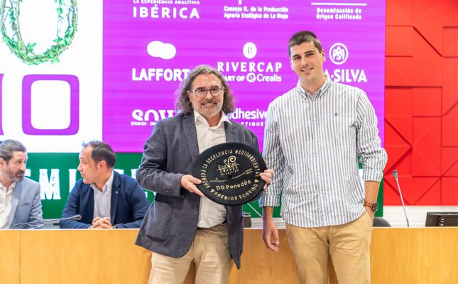 Francesc Olivella, director de la DO Penedès, rep el guardó a Excel·lència Mediambiental 2025