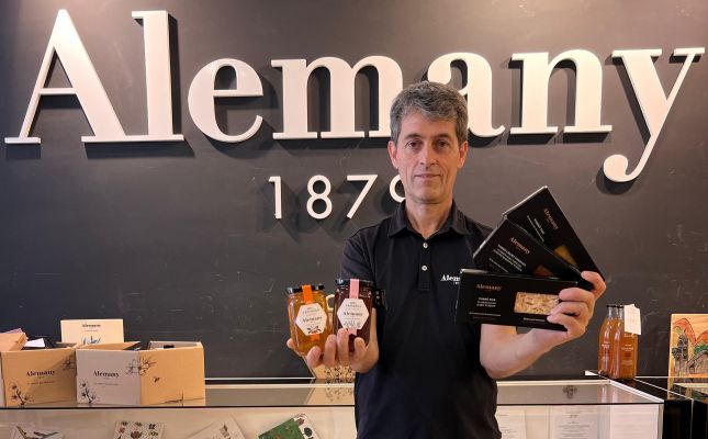 Ferran Alemany amb els productes guardonats