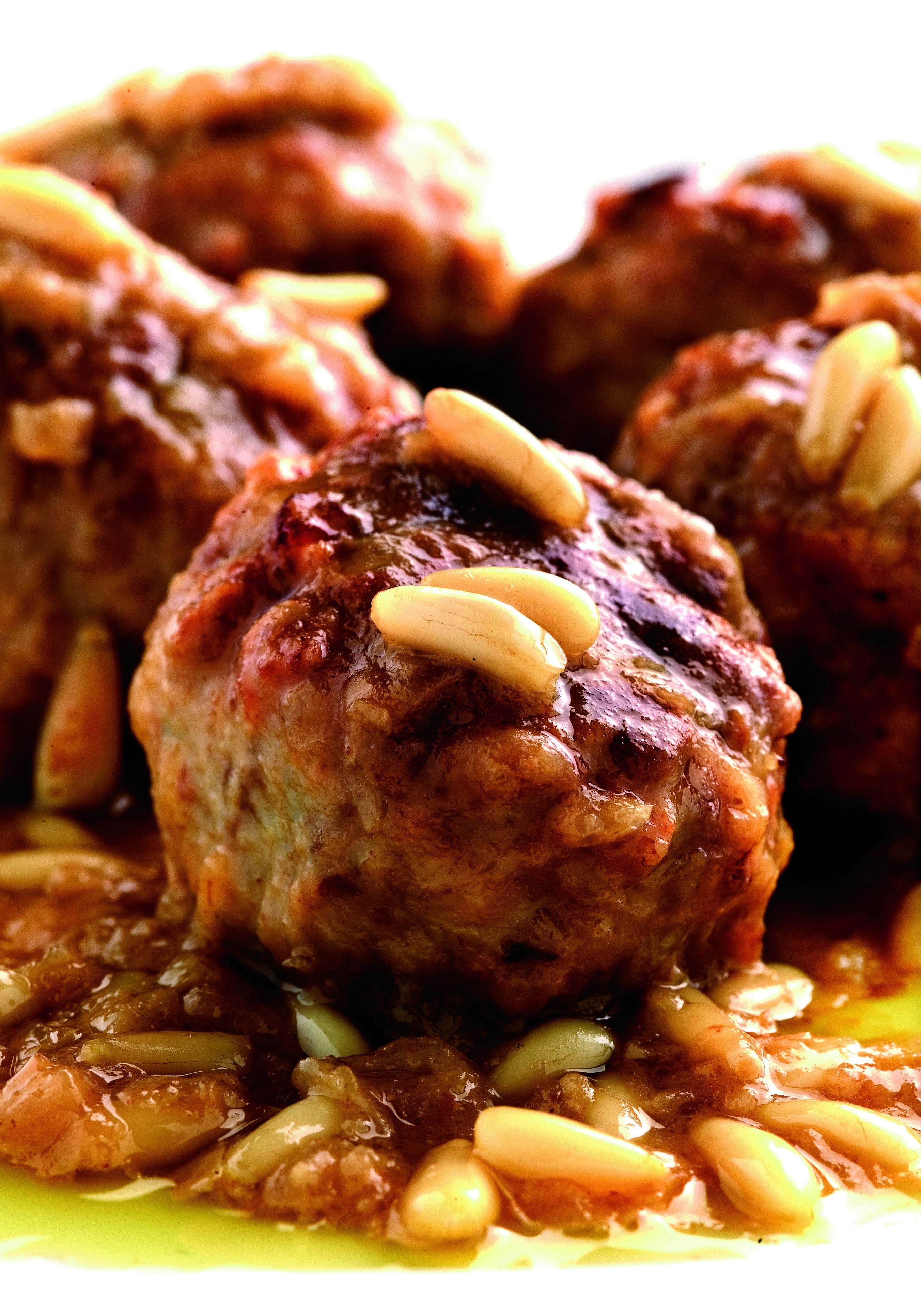 mandonguillesdecalamarporcibericipinyons (1)