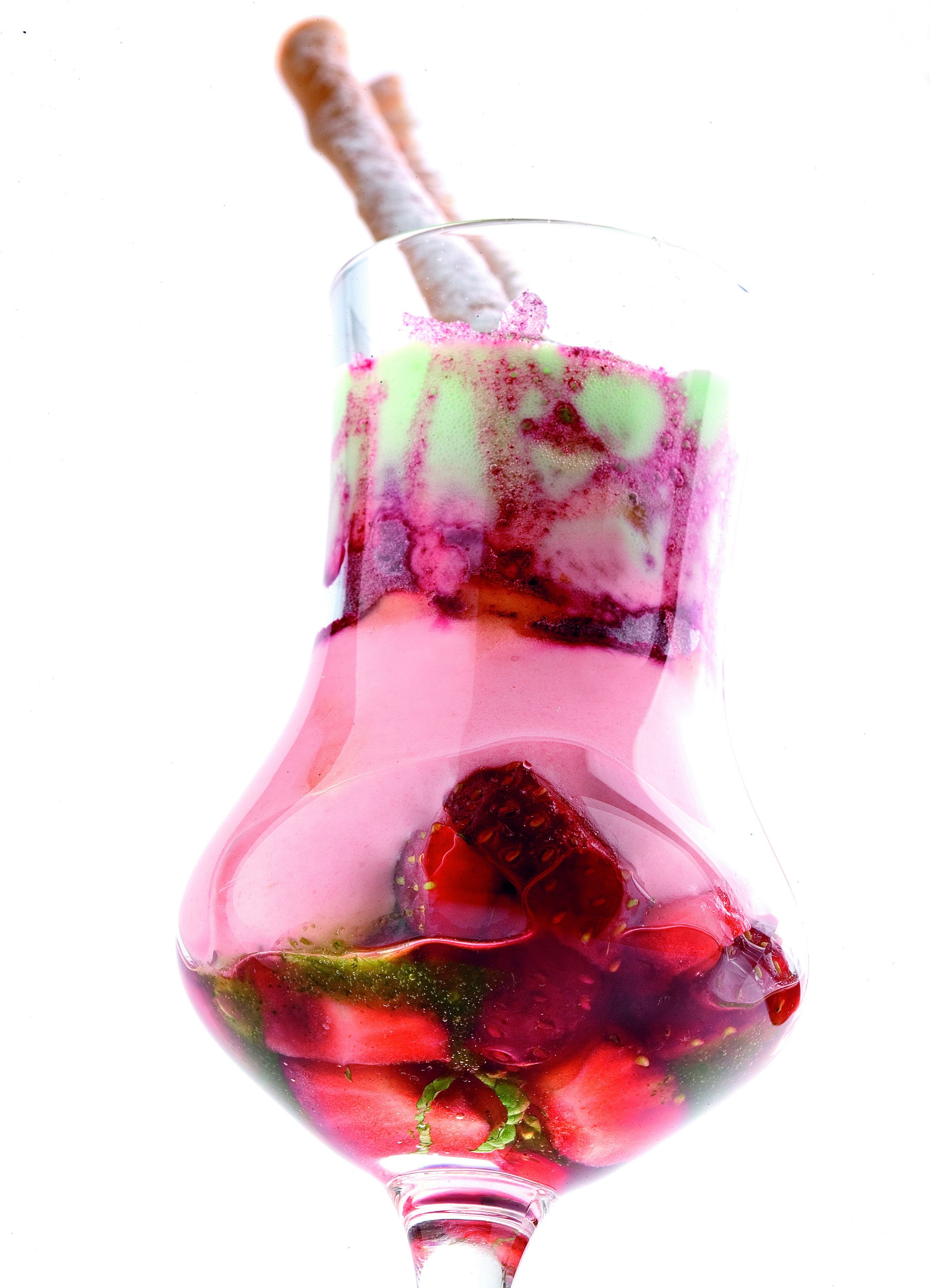 Maduixes amb vellut de maduixa i menta