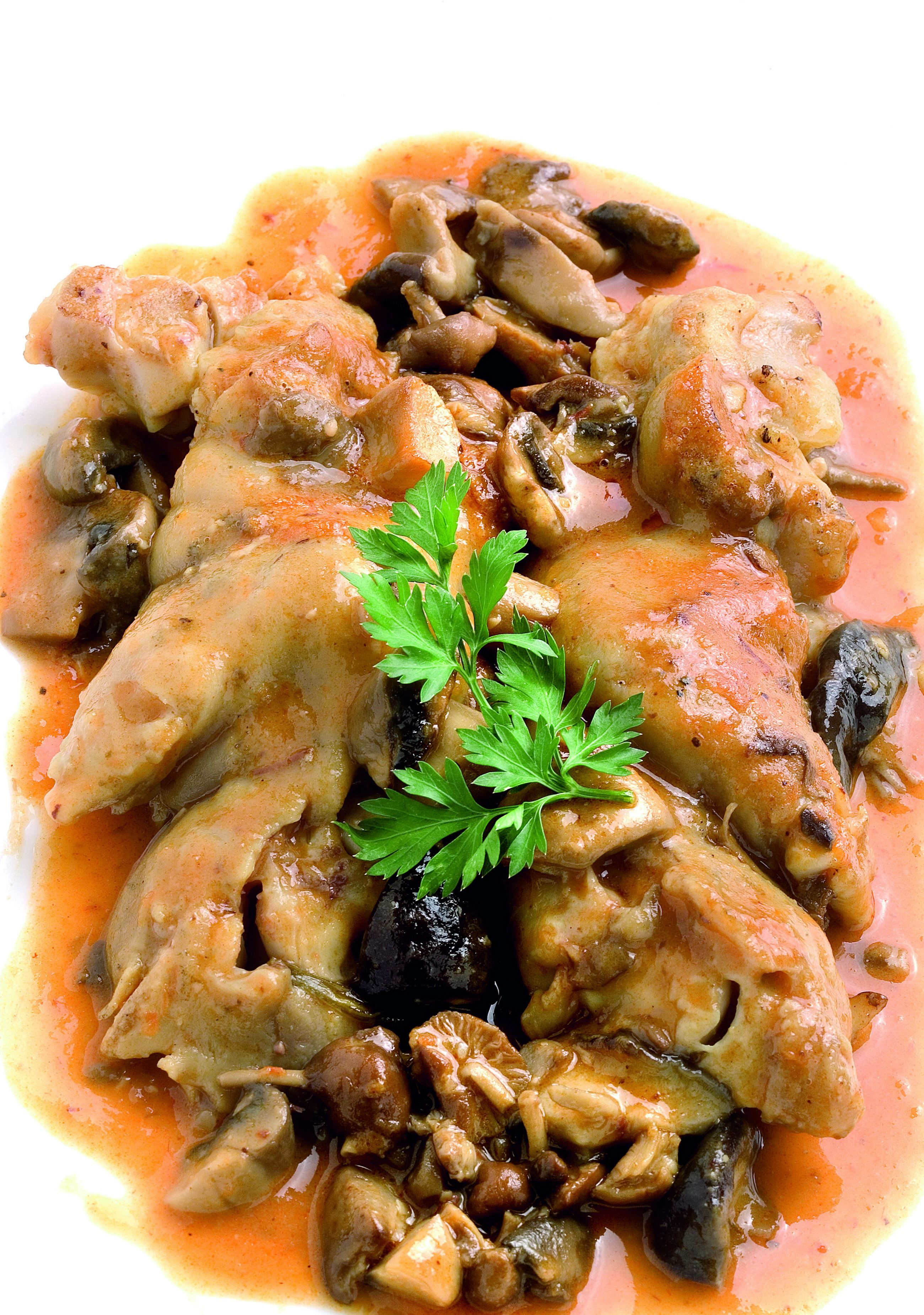 Peus de porc amb bolets de la temporada