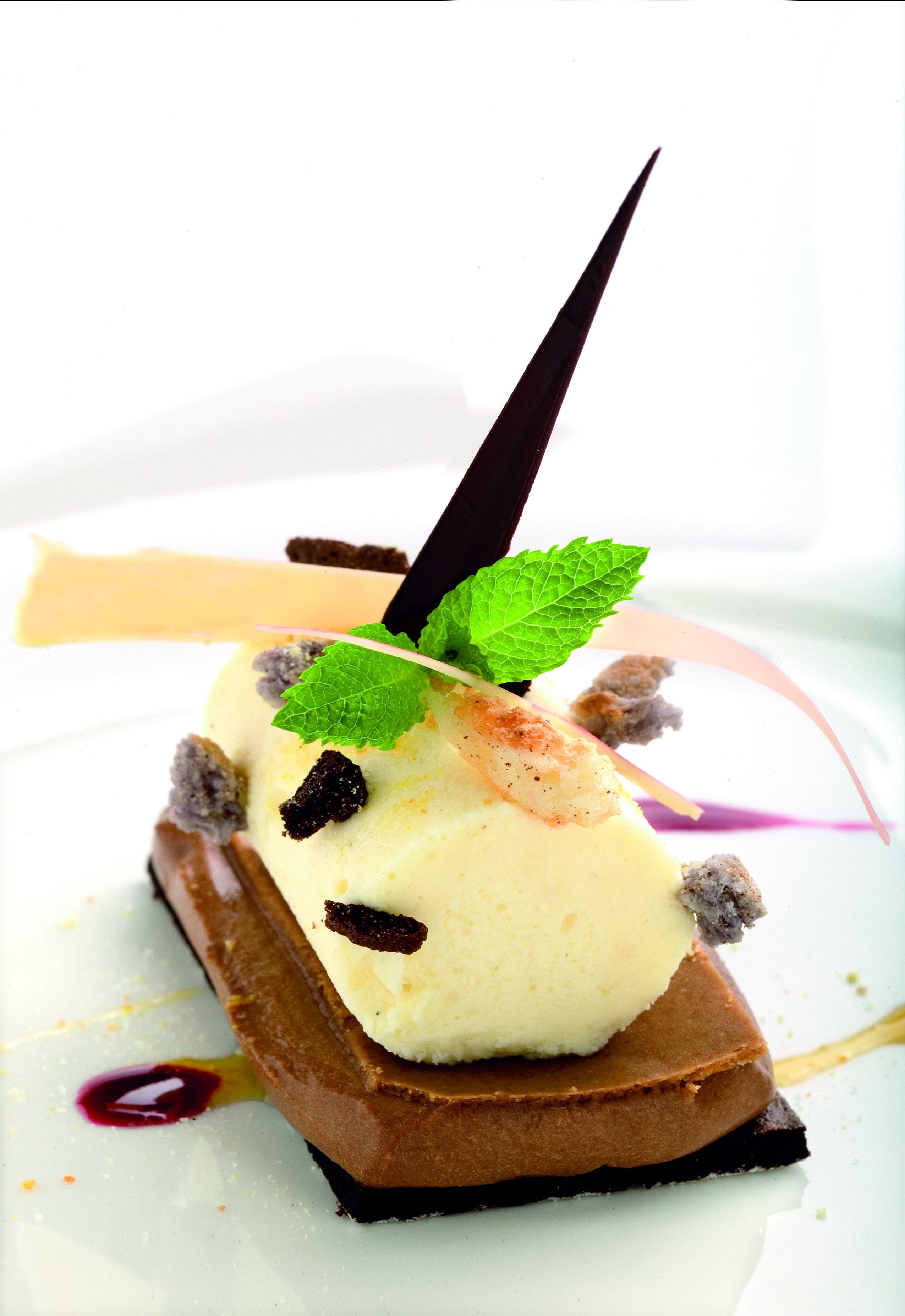 Terrina de xocolates i salsa àcida