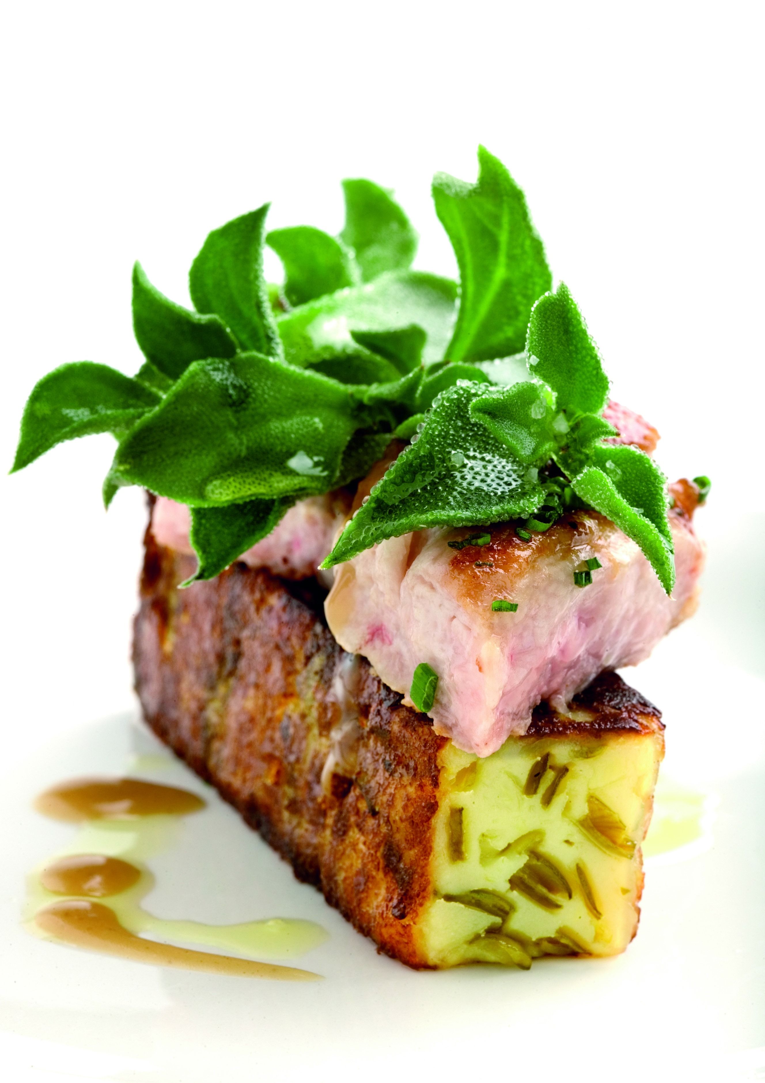 Trinxat de patata i perona amb lletons de xai glacejats