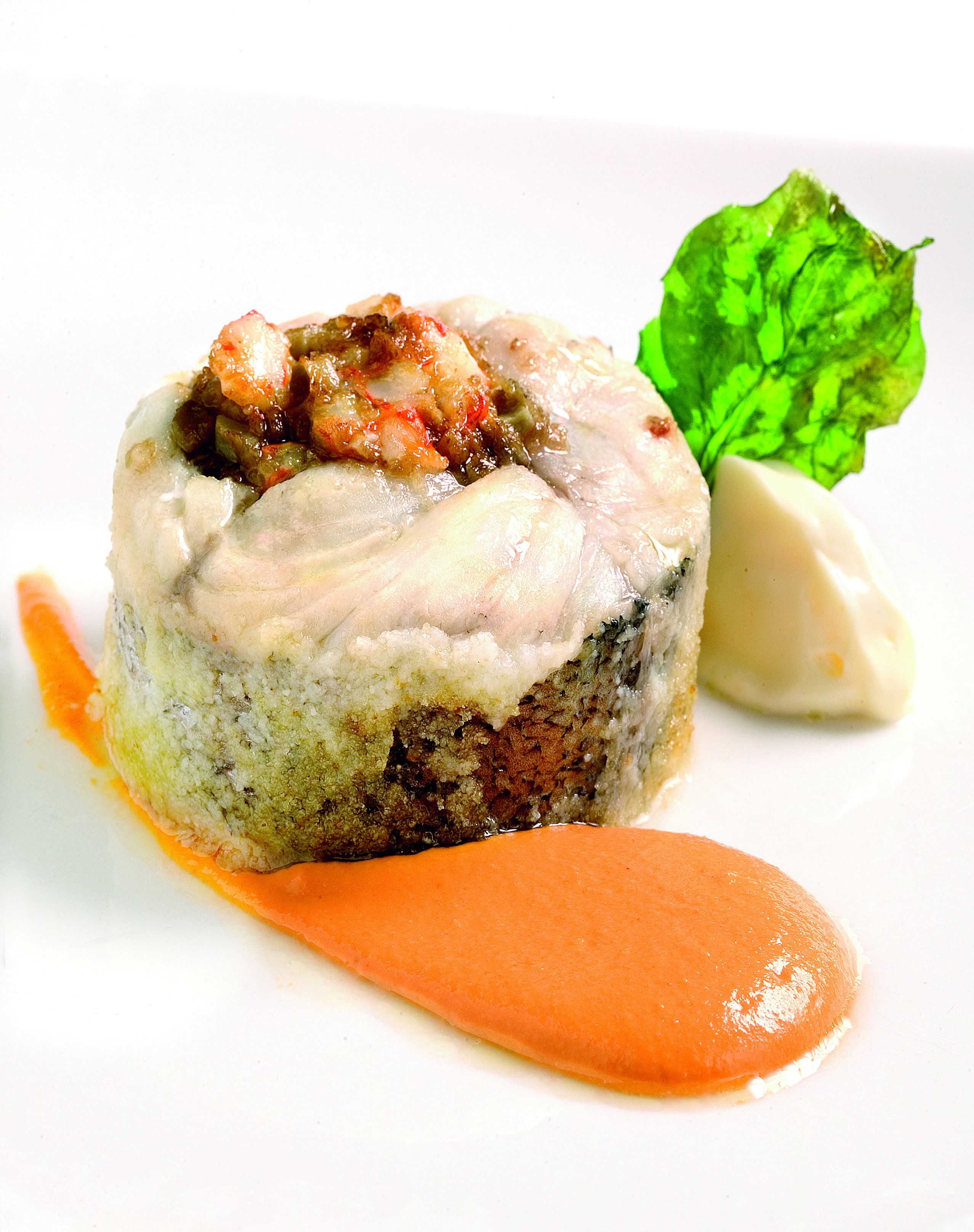 Tronc de lluç farcit de llagostins i ceps