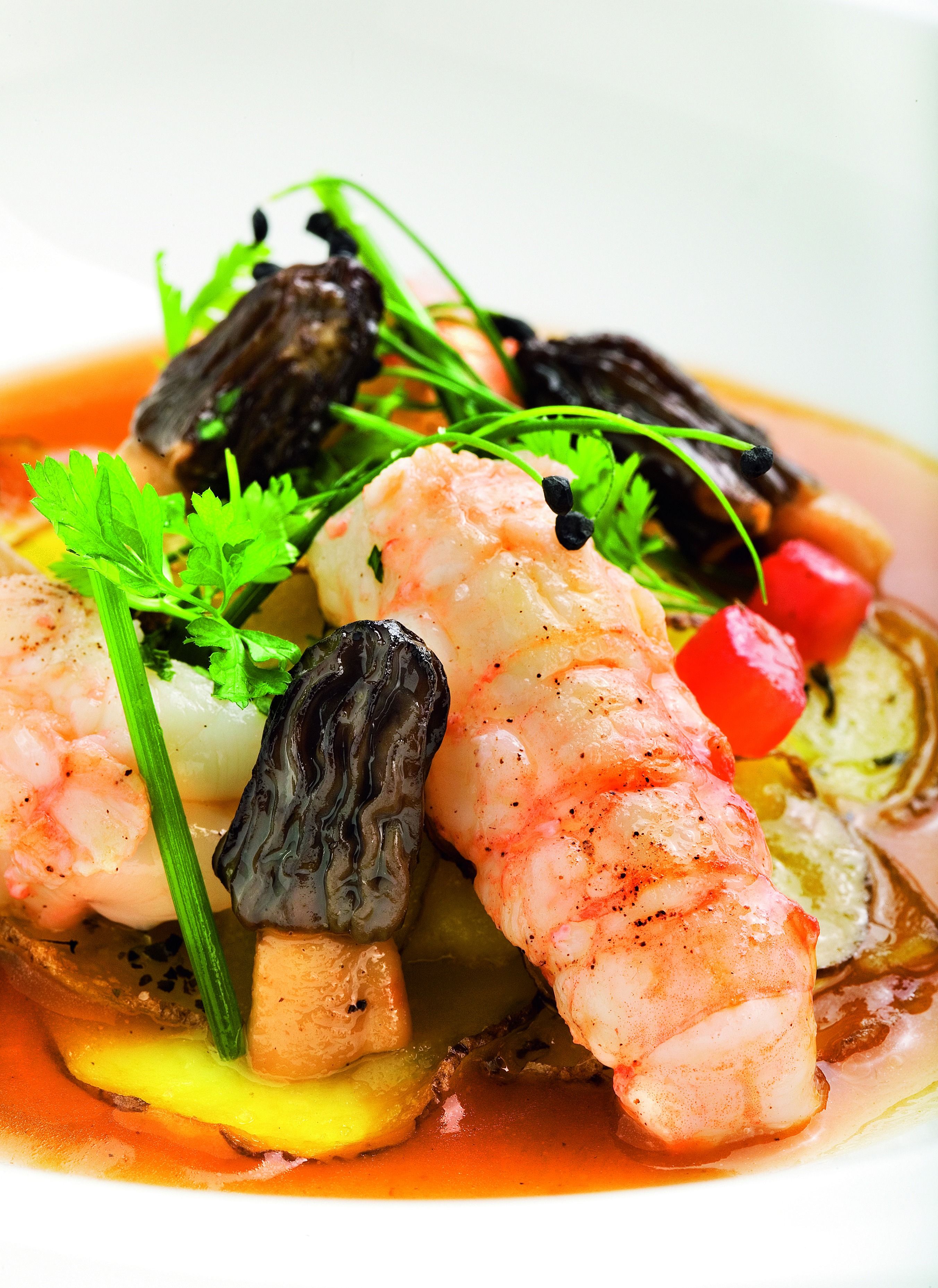 Flors de patata amb suc de mar i escamarlans