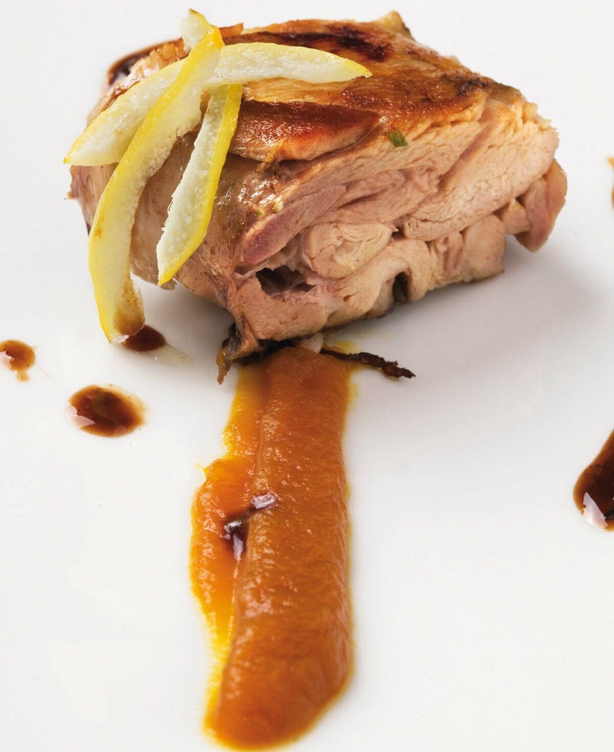 Espatlla de cabrit rostida amb carbassa i llimona