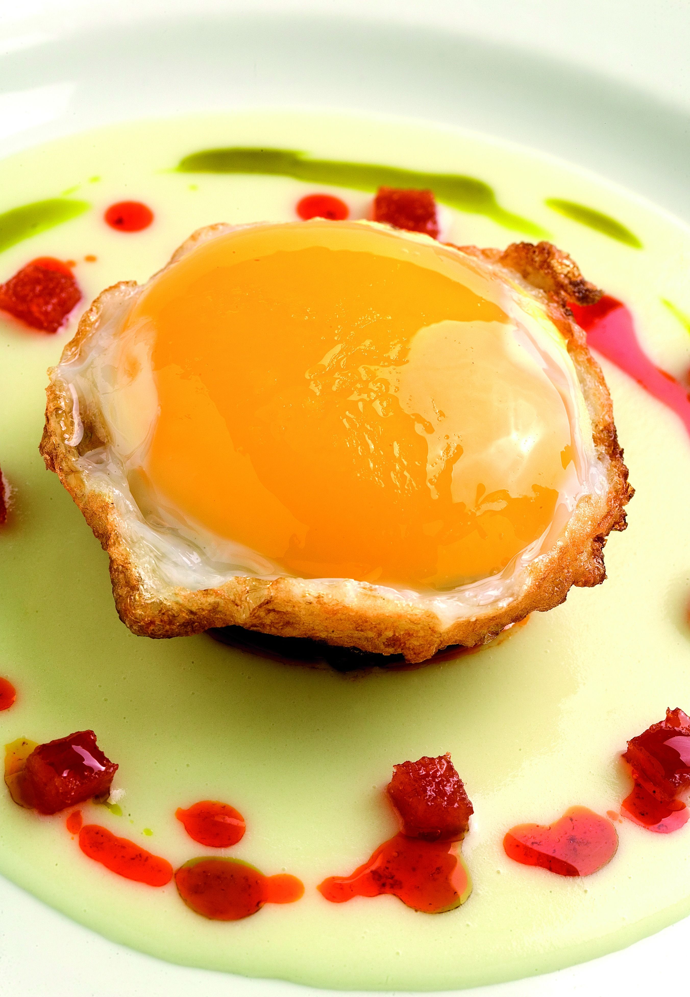 Ou ferrat d'oca amb puré de patates i sobrassada