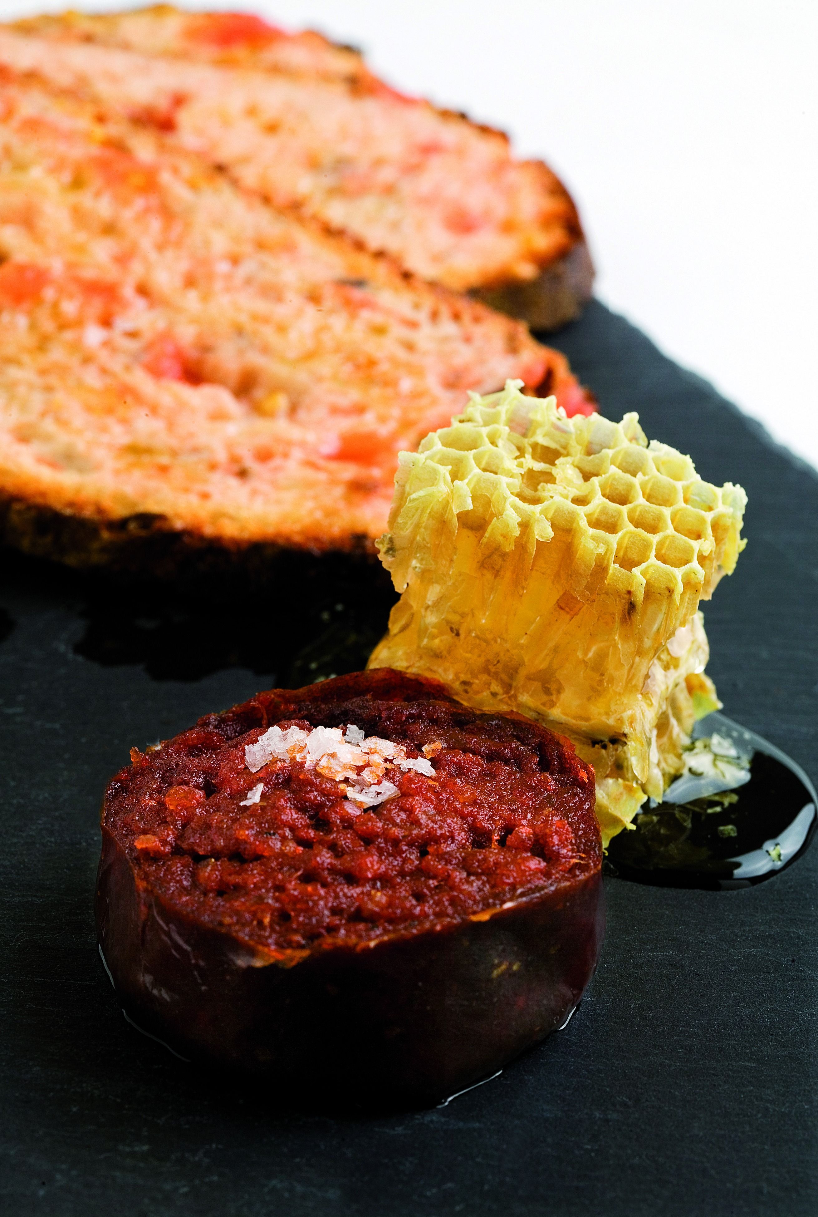 Pa d'olives amb tomàquet