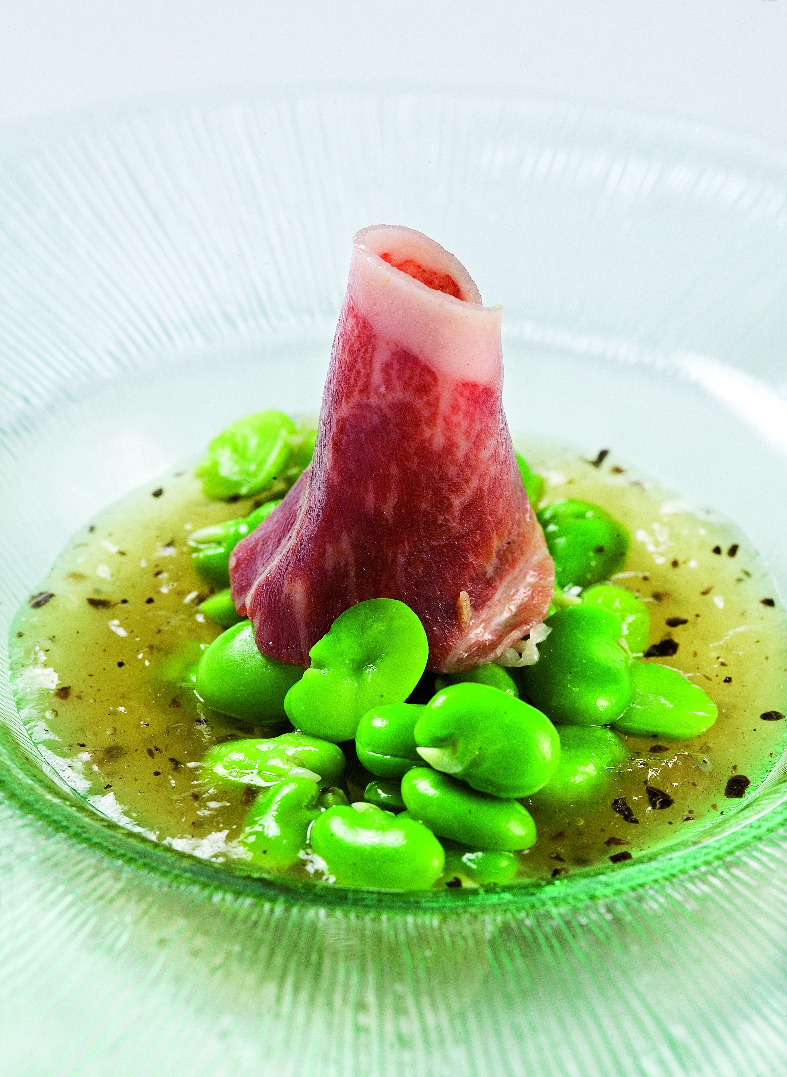 Liquat de verdures amb favetes i 'gelé' de tòfona