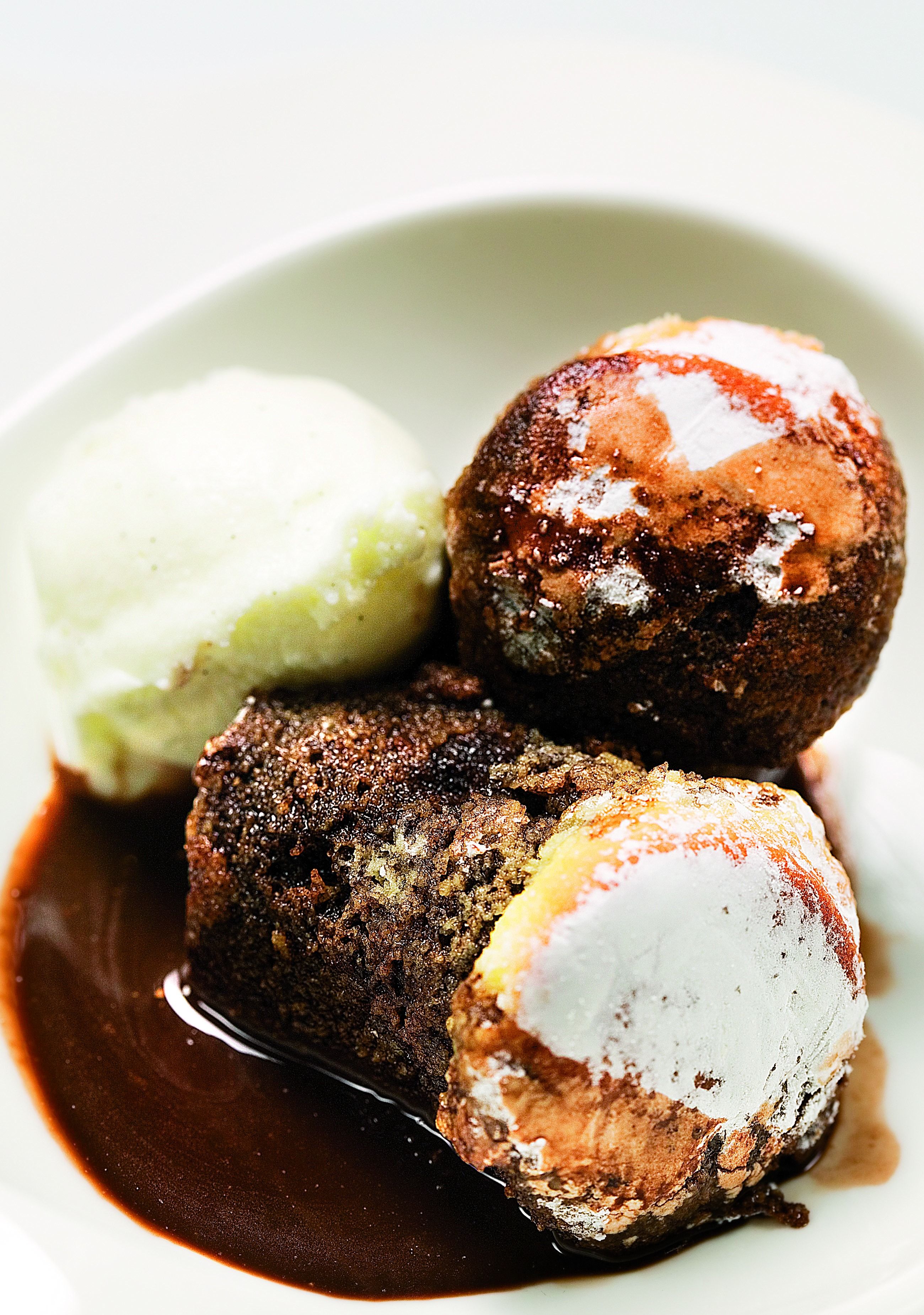 Taps de Cadaqués amb xocolata i gelat de vainilla