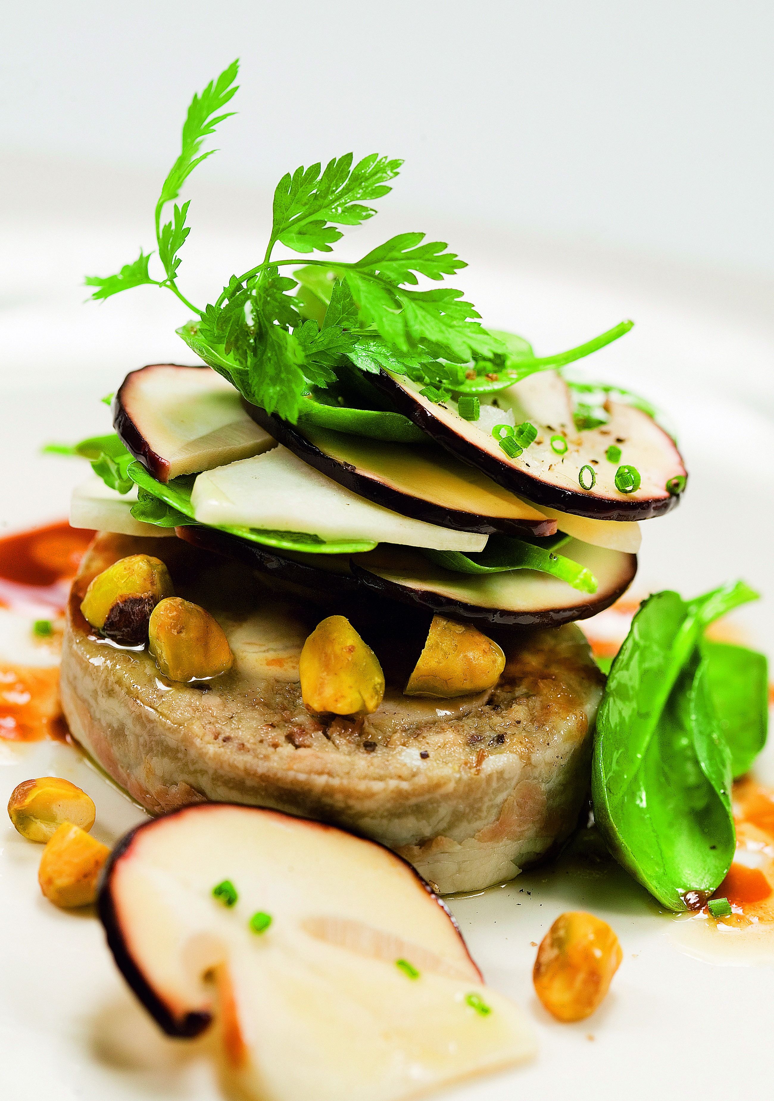 Perdiu en escabetx suau, ceps i espinacs